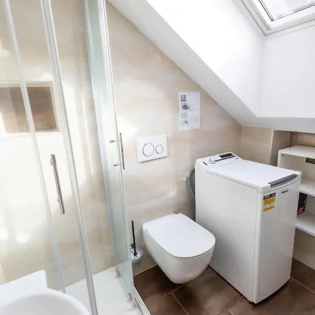 Petite Apartment *
