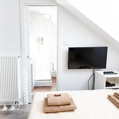 Petite Apartment *